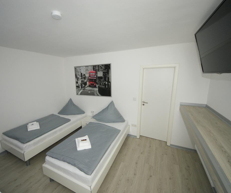 Hotel Am Rosenplatz,24 Stunden Check In, Kostenfreie Parkplaetze Brechtorf Oda fotoğraf