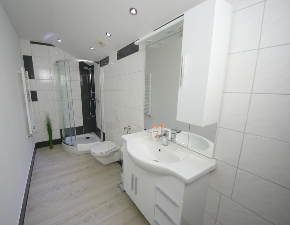 Hotel Am Rosenplatz,24 Stunden Check In, Kostenfreie Parkplaetze Brechtorf Oda fotoğraf