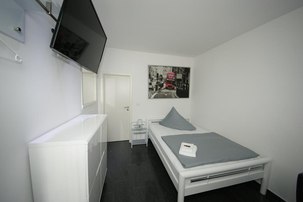 Hotel Am Rosenplatz,24 Stunden Check In, Kostenfreie Parkplaetze Brechtorf Oda fotoğraf