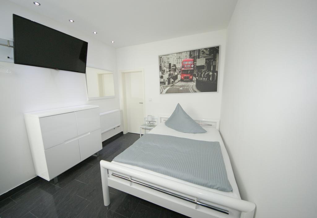 Hotel Am Rosenplatz,24 Stunden Check In, Kostenfreie Parkplaetze Brechtorf Dış mekan fotoğraf