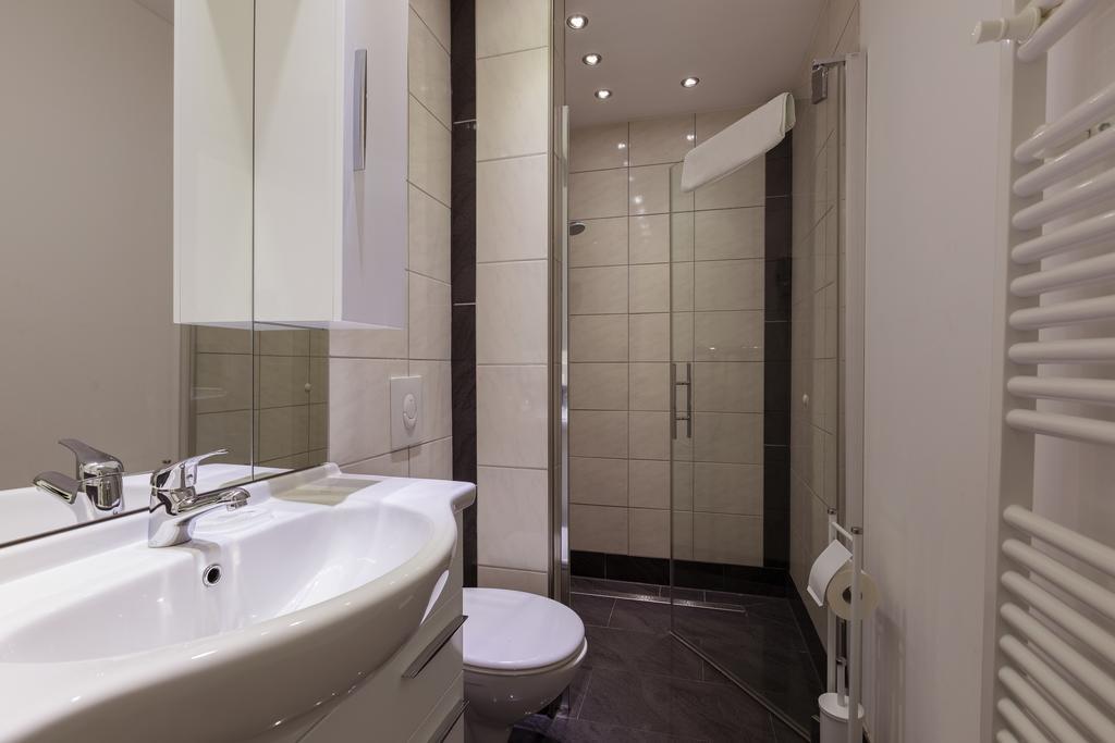 Hotel Am Rosenplatz,24 Stunden Check In, Kostenfreie Parkplaetze Brechtorf Dış mekan fotoğraf
