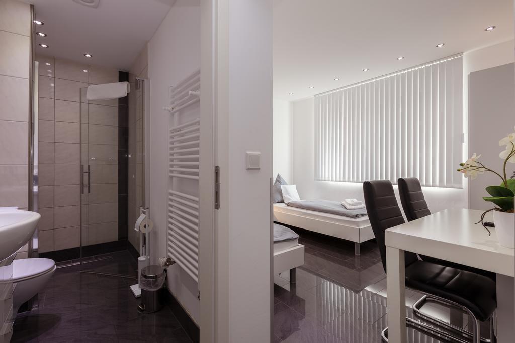 Hotel Am Rosenplatz,24 Stunden Check In, Kostenfreie Parkplaetze Brechtorf Dış mekan fotoğraf
