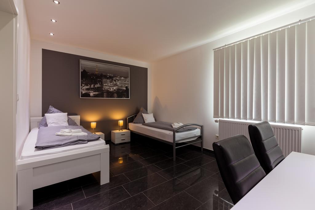 Hotel Am Rosenplatz,24 Stunden Check In, Kostenfreie Parkplaetze Brechtorf Dış mekan fotoğraf