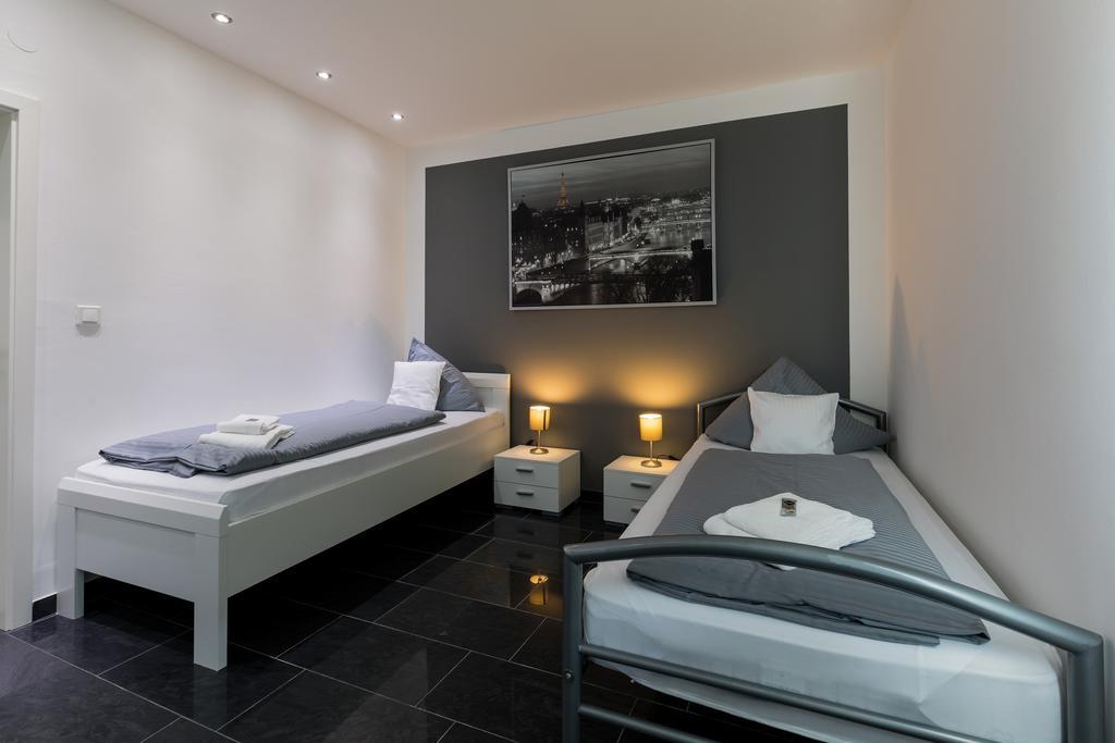 Hotel Am Rosenplatz,24 Stunden Check In, Kostenfreie Parkplaetze Brechtorf Dış mekan fotoğraf