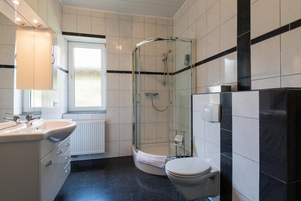 Hotel Am Rosenplatz,24 Stunden Check In, Kostenfreie Parkplaetze Brechtorf Dış mekan fotoğraf